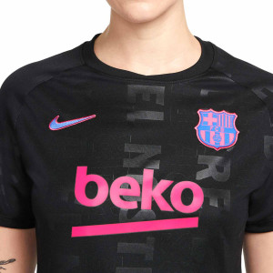 /D/B/DB7647-015_camiseta-nike-barcelona-mujer-pre-match-ucl-color-negro_3_detalle-cuello-y-pecho.jpg