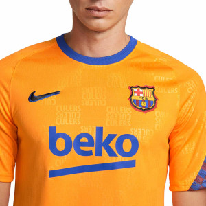 /D/H/DH7688-837_camiseta-nike-barcelona-pre-match-color-naranja_3_detalle-cuello-y-pecho.jpg