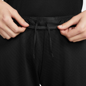 /D/H/DH9155-014_pantalon-corto-nike-mujer-dri-fit-strike-color-negro_3_detalle-cintura.jpg