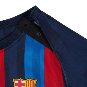 /D/J/DJ7910-452_uniforme-nike-barcelona-bebe-3---36-meses-2022-2023-color-azul-y-rojo_3_detalle-cuello.jpg