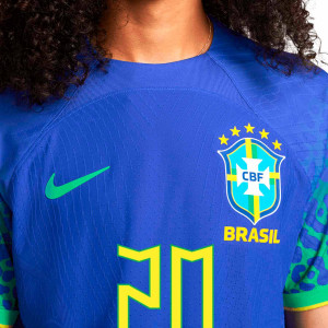 /D/N/DN0617-433-20_camiseta-nike-2a-brasil-vini-jr-2022-2023-dri-fit-adv-match-color-azul_3_detalle-cuello-y-pecho-con-escudo.jpg