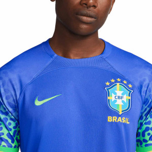 /D/N/DN0678-433_camiseta-nike-2a-brasil-2022-2023-dri-fit-stadium-color-azul_3_detalle-cuello-y-pecho-con-escudo.jpg