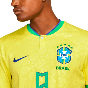 /D/N/DN0680-741-RI9_camiseta-nike-brasil-richarlison-2022-2023-dri-fit-stadium-color-amarillo_3_detalle-cuello-y-pecho-con-escudo.jpg