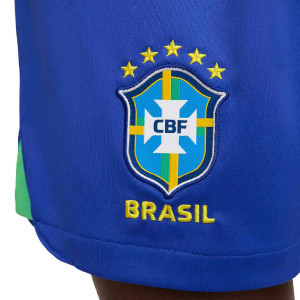/D/N/DN0724-433_pantalon-corto-nike-brasil-2022-2023-dri-fit-stadium-color-azul_3_detalle-escudo.jpg