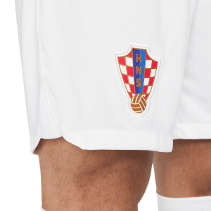 /D/N/DN0727-100_pantalon-corto-nike-croacia-2022-2023-dri-fit-stadium-color-blanco_3_detalle-escudo.jpg