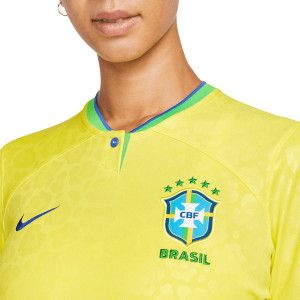 /D/N/DN0756-740_camiseta-nike-brasil-mujer-2022-2023-dri-fit-stadium-color-amarillo_3_detalle-cuello-y-pecho.jpg