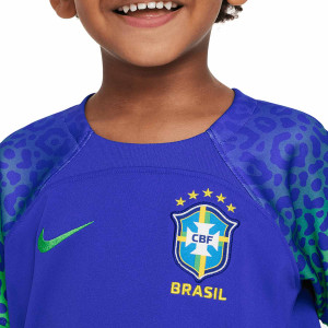 /D/N/DN0877-433_camiseta-nike-2a-brasil-nino-3---8-anos-2022-2023-color-azul_3_detalle-cuello-y-pecho-con-escudo.jpg