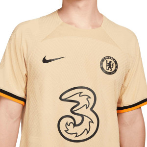 /D/N/DN2705-253_camiseta-nike-3a-chelsea-2022-2023-dri-fit-adv-match-color-z-beige_3_detalle-cuello-y-pecho-con-escudo.jpg