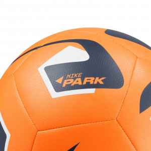 /D/N/DN3607-803-5_pelota-futbol-nike-park-team-2-0-talla-5-color-naranja_3_detalle-logotipo.jpg
