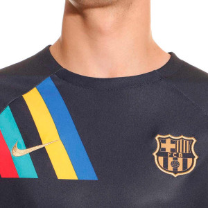 /D/N/DN4018-452_camiseta-nike-barcelona-pre-match-visitante-color-z-purpura-oscuro_3_detalle-cuello-y-pecho.jpg