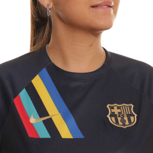 /D/N/DN4027-451_camiseta-nike-barcelona-mujer-pre-match-visitante-color-z-purpura-oscuro_3_detalle-cuello-y-pecho.jpg