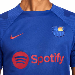 /D/R/DR5059-456_camiseta-nike-barcelona-entrenamiento-dri-fit-strike-color-azul_3_detalle-cuello-y-pecho.jpg