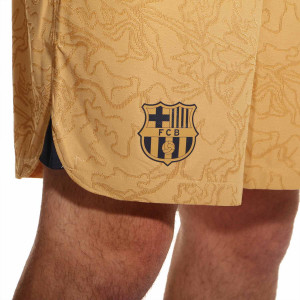 /D/V/DV1884-714_pantalon-corto-nike-2a-barcelona-2022-2023-dri-fit-adv-match-color-z-oro_3_detalle-escudo.jpg