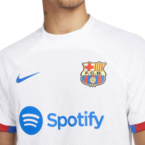 /D/X/DX2614-101-C6_camiseta-nike-2a-barcelona-gavi-23-24-df-adv-match-p-ucl-color-blanco_3_detalle-cuello-y-pecho-con-escudo.jpg
