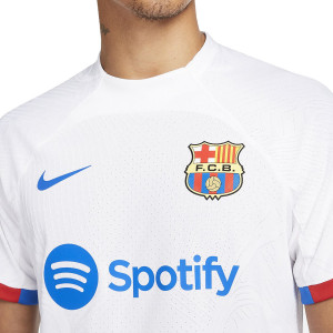 /D/X/DX2614-101_camiseta-nike-2a-barcelona-2023-2024-dri-fit-adv-match-color-blanco_3_detalle-cuello-y-pecho-con-escudo.jpg