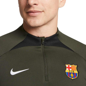 /D/X/DX3102-358_sudadera-nike-barcelona-entrenamiento-dri-fit-strike-color-verde_3_detalle-cuello-y-pecho.jpg