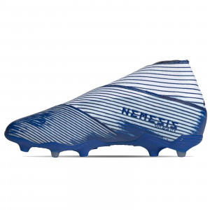 /E/G/EG7242_imagen-de-las-botas-de-futbol-con-tacos-junior-adidas-Nemeziz-19-plus-FG-Jr-2020-azul_3_interior.jpg