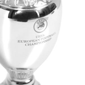 /E/M/EM-24-PO-150-AP-SP_trofeo-campeon-eurocopa-2024-espana-150-mm-con-pedestal-color-plata_3_detalle.jpg