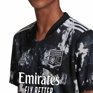 /E/Y/EY1201_camiseta-adidas-3a-olympique-lyon-2021-2022-color-negro_3_detalle-cuello-y-pecho-con-escudo.jpg