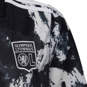 /E/Y/EY1202_camiseta-adidas-3a-olympique-lyon-nino-2021-2022-color-negro_3_detalle-cuello-y-pecho-con-escudo.jpg