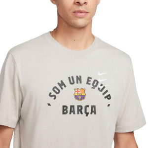 /F/D/FD1077-230_camiseta-nike-barcelona-verbiage-color-gris_3_detalle-cuello-y-pecho.jpg
