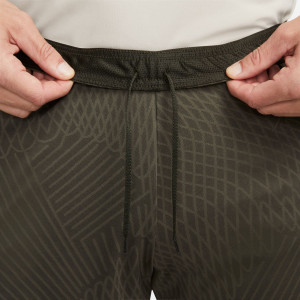 /F/D/FD4131-355_pantalon-corto-nike-barcelona-entrenamiento-dri-fit-strike-color-z-verde-oscuro_3_detalle-cintura.jpg