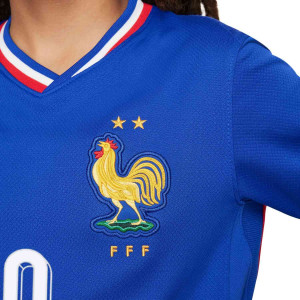 /F/J/FJ1583-452-10_camiseta-camiseta-nike-francia-nino-2024-2025-stad-df-mbappe-10-color-azul_3_detalle-cuello-y-pecho-con-escudo.jpg