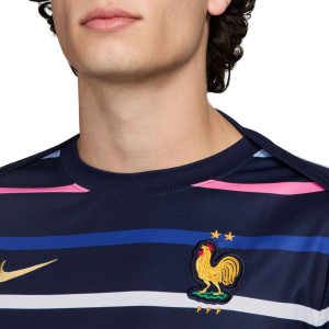 /F/J/FJ2727-499_camiseta-nike-francia-pre-match-dri-fit-color-azul_3_detalle-cuello-y-pecho.jpg