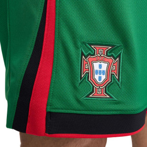 /F/J/FJ4298-302_pantalon-corto-nike-portugal-2024-2025-stadium-dri-fit-color-verde_3_detalle-escudo.jpg
