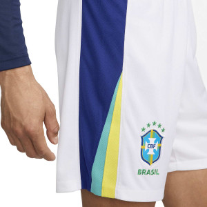 /F/J/FJ4307-100_pantalon-corto-nike-2a-brasil-mujer-2024-2025-stadium-dri-fit-color-blanco_3_detalle-escudo.jpg