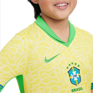 /F/J/FJ4409-706-10P.A_camiseta-nike-brasil-nino-pele-stadium-24-25-dri-fit-color-amarillo_3_detalle-cuello-y-pecho-con-escudo.jpg