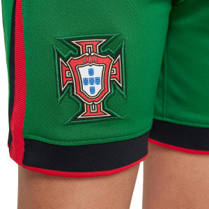 /F/J/FJ4423-302_pantalon-corto-nike-portugal-nino-2024-2025-stadium-dri-fit-color-verde_3_detalle-escudo.jpg