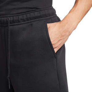 /F/N/FN8477-010_pantalon-corto-nike-barcelona-tech-fleece--color-negro_3_detalle-cintura.jpg