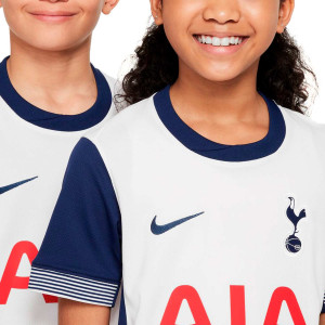 /F/N/FN9150-101-07SON.I_camiseta-nike-tottenham-nino-son-2024-2025-dri-fit-stadium-pl-color-blanco_3_detalle-cuello-y-pecho-con-escudo.jpg