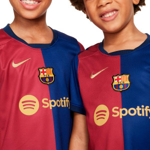 /F/N/FN9233-456-UCL_uniforme-nike-barcelona-nino-2024-2025-df-stadium-ucl-color-azul-y-rojo_3_detalle-cuello-y-pecho-con-escudo.jpg