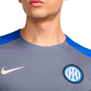 /F/N/FN9817-491_camiseta-nike-inter-entrenamiento-dri-fit-strike-color-azul_3_detalle-cuello-y-pecho.jpg