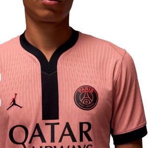 /F/Q/FQ1950-686_camiseta-nike-3a-psg-match-2024-2025-dfadv-color-rosa_3_detalle-cuello-y-pecho-con-escudo.jpg