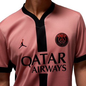 /F/Q/FQ2024-686_camiseta-nike-3a-psg-2024-2025-dri-fit-stadium-color-rosa_3_detalle-cuello-y-pecho-con-escudo.jpg