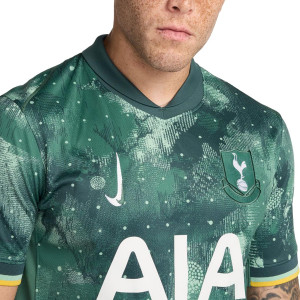 /F/Q/FQ2032-380-07SON.A_camiseta-nike-3a-tottenham-son-24-25-df-stadium-pl-color-verde_3_detalle-cuello-y-pecho-con-escudo.jpg