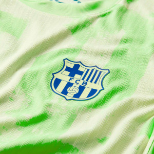 /F/Q/FQ2070-701_camiseta-nike-3a-barcelona-mujer-match-24-25-df-advance-color-verde_3_detalle-escudo.jpg