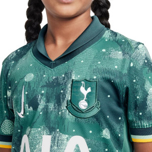 /F/Q/FQ2257-380-07SON.I_camiseta-nike-3a-tottenham-son-nino-24-25-df-stadium-pl-color-verde_3_detalle-cuello-y-pecho-con-escudo.jpg