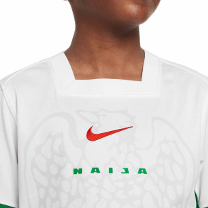 /F/Q/FQ8842-100_camiseta-nike-nigeria-nino-2024-2025-stadium-dri-fit-color-blanco_3_detalle-cuello-y-pecho-con-escudo.jpg