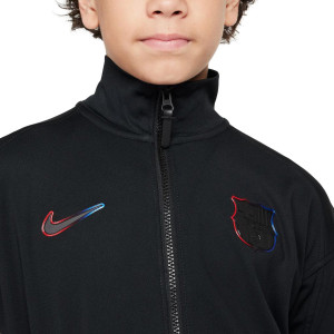 /F/V/FV2371-010_chaqueta-entretiempo-nike-2a-barcelona-nino-himno-df-academy-pro-color-negro_3_detalle-cierre-cuello-y-pecho.jpg