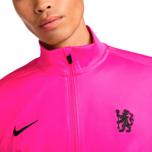 /F/V/FV7031-659_chandal-nike-chelsea-strike-dri-fit-color-rosa_3_detalle-cuello-y-pecho.jpg