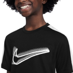 /F/Z/FZ5312-010_camiseta-nike-dri-fit-academy-nino-23--color-negro_3_detalle-cuello-y-pecho.jpg