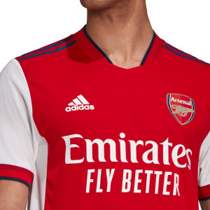 /G/M/GM0226_camiseta-adidas-arsenal-2021-2022-authentic-color-rojo-y-blanco_3_detalle-cuello-y-pecho-con-escudo.jpg