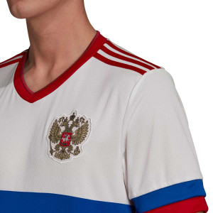 /G/Q/GQ1195_camiseta-adidas-2a-rusia-2021-color-blanco_3_detalle-cuello-y-pecho-con-escudo.jpg