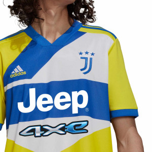 /G/S/GS1439_camiseta-adidas-juventus-3a-2021-2022-color-amarillo-y-azul_3_detalle-cuello-y-pecho-con-escudo.jpg