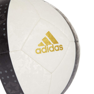 /G/T/GT3917-5_pelota-futbol-adidas-juventus-club-talla-5-color-blanco-y-negro_3_detalle-logotipo.jpg