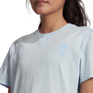 /G/T/GT7318_camiseta-adidas-espana-mujer-travel-color-z-azul-claro_3_detalle-cuello-y-pecho.jpg